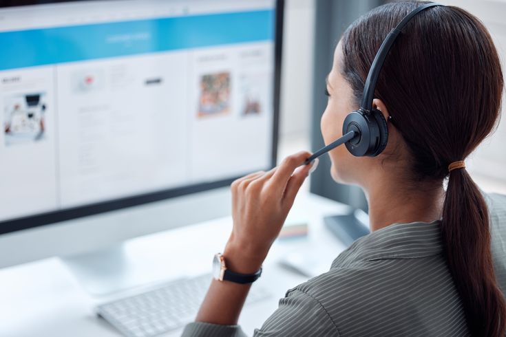 Persona comunicandose online