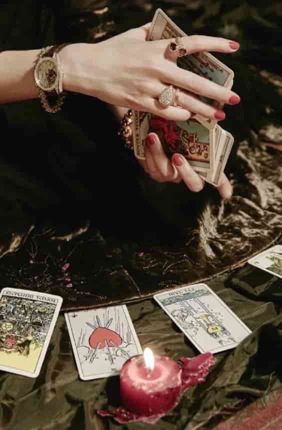 Revolviendo Cartas de Tarot